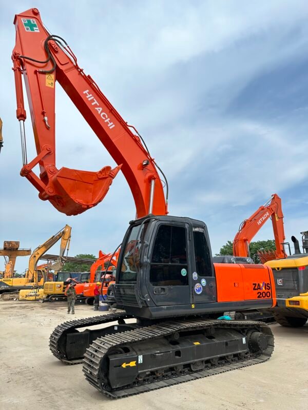 USED Hitachi zx 200 excavator