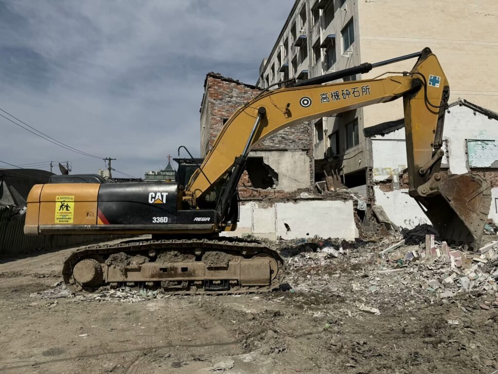 How to Fully Protect Excavators During Cross-Border Transportation and Storage? — Exploring Insurance Solutions for Preventing Accidental Loss and Damage